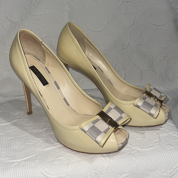 Cream Patent Leather Damier Azur Damia Peep-toe Size 38 Pumps - Picture 4 of 6